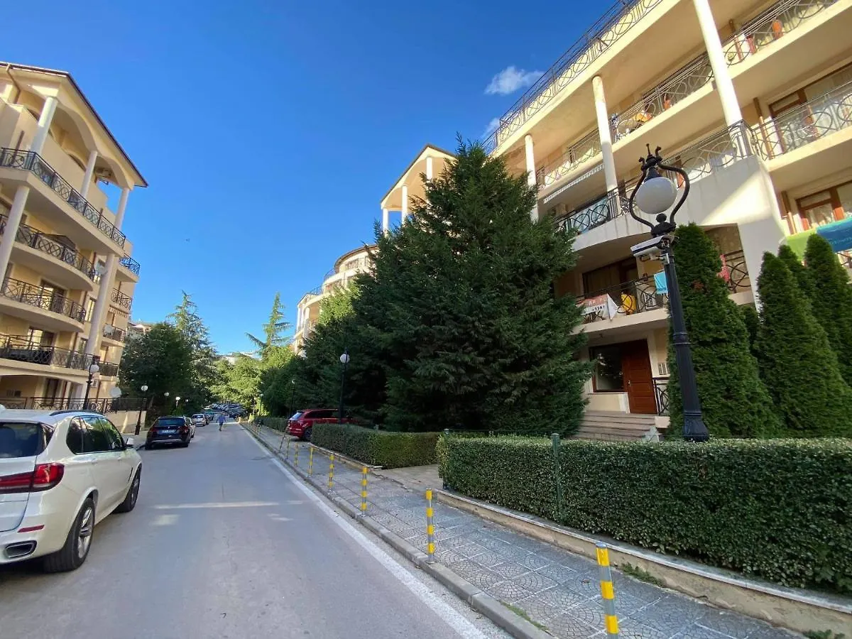 Two Bedroom Apartment 5 Minutes From The Beach Golden Sands
