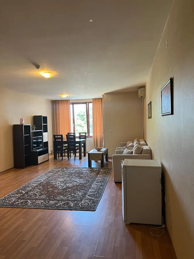 Two Bedroom Apartment 5 Minutes From The Beach Golden Sands