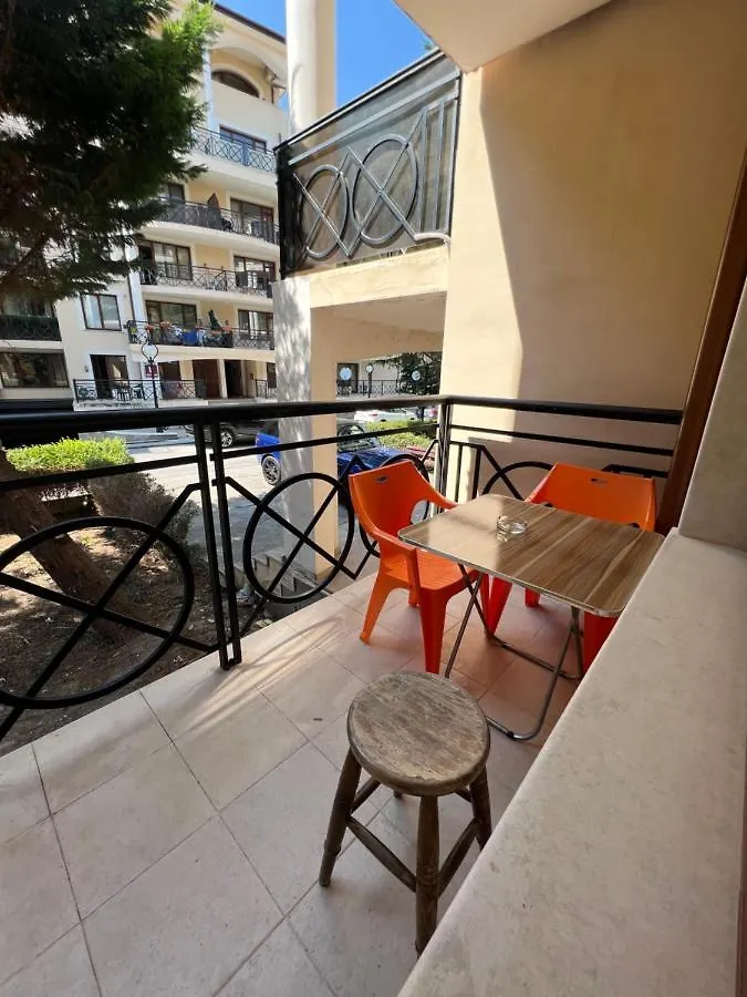 Two Bedroom Apartment 5 Minutes From The Beach Golden Sands